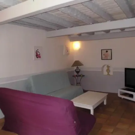 Apartment Du Chevalier De Poltret